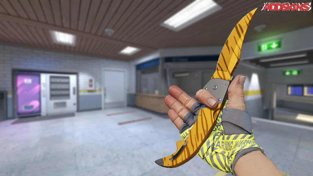 ★ Falchion Knife | Tiger Tooth inspecting