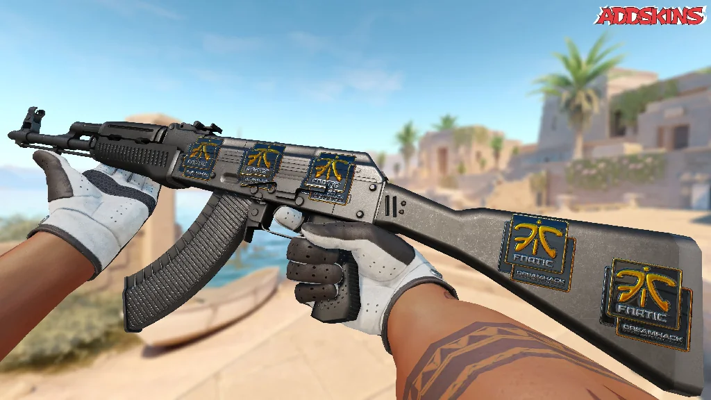 Sticker | Fnatic (Foil) | DreamHack 2014 inspecting
