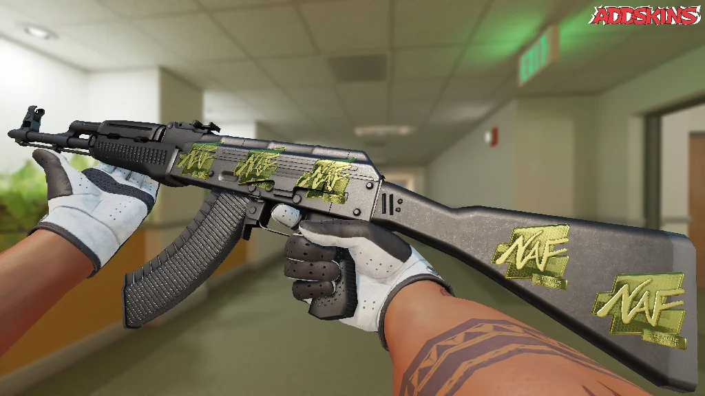 Sticker | NAF (Gold) | Atlanta 2017 inspecting