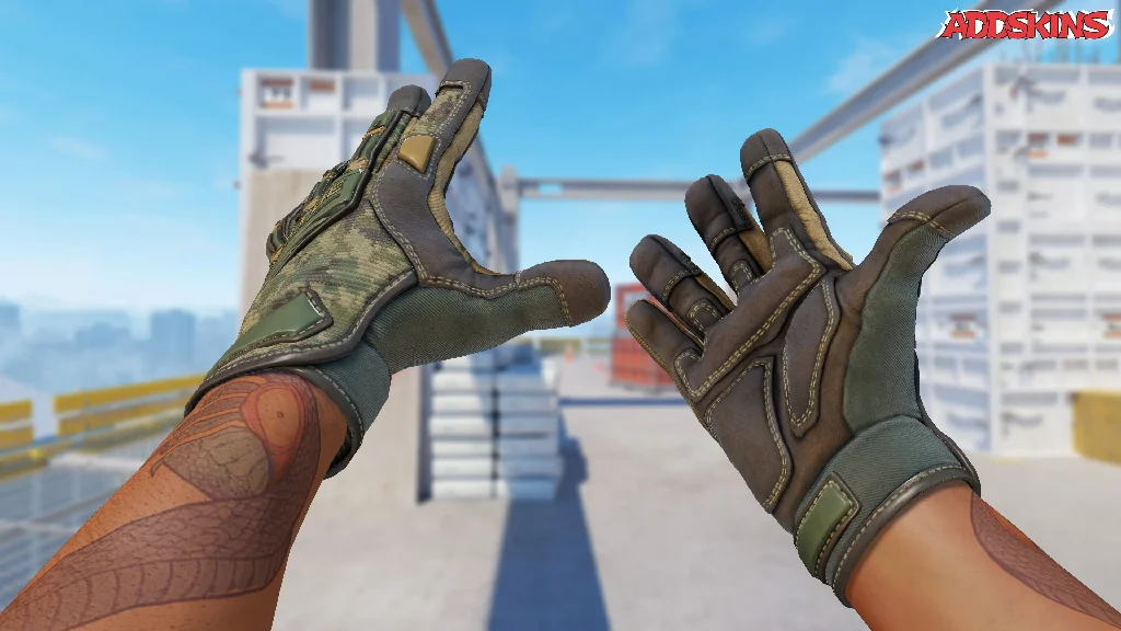 ★ Specialist Gloves | Forest DDPAT inspecting