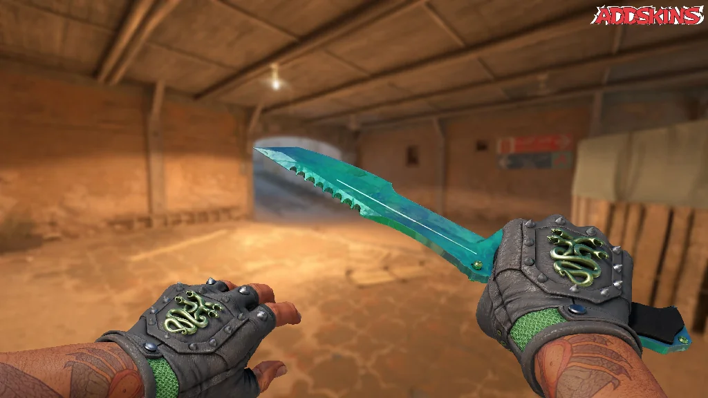 ★ Huntsman Knife | Gamma Doppler Phase 2 holding