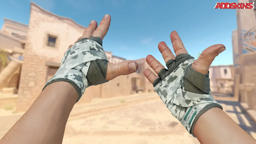 ★ Hand Wraps | Spruce DDPAT inspecting