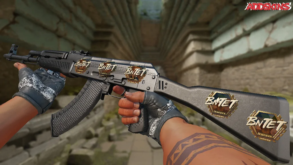 Sticker | BnTeT (Gold) | London 2018 inspecting