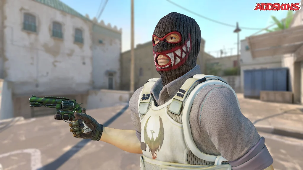 R8 Revolver | Survivalist pose-3