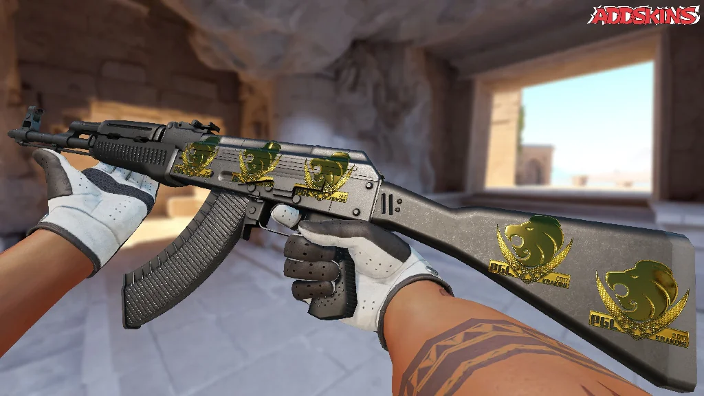 Sticker | North (Gold) | Krakow 2017 inspecting