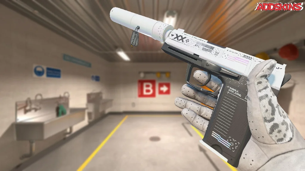 Charm | Budapest 2025 Highlight | Twistzz pistol triple inspecting