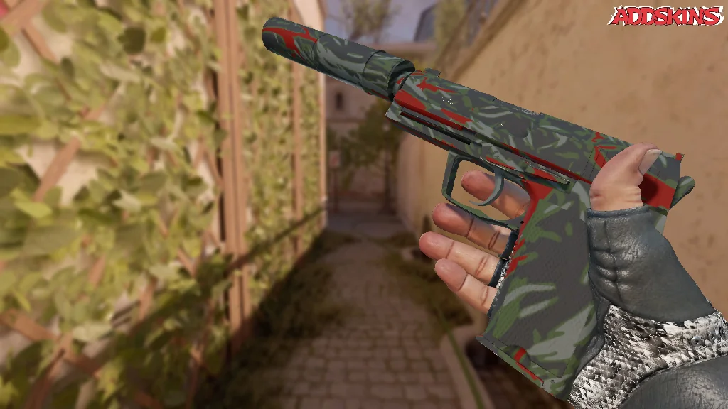 USP-S | Blood Tiger inspecting