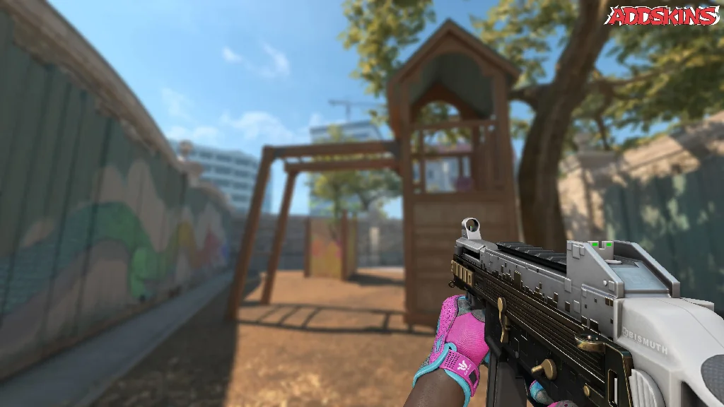 UMP-45 | Gold Bismuth holding
