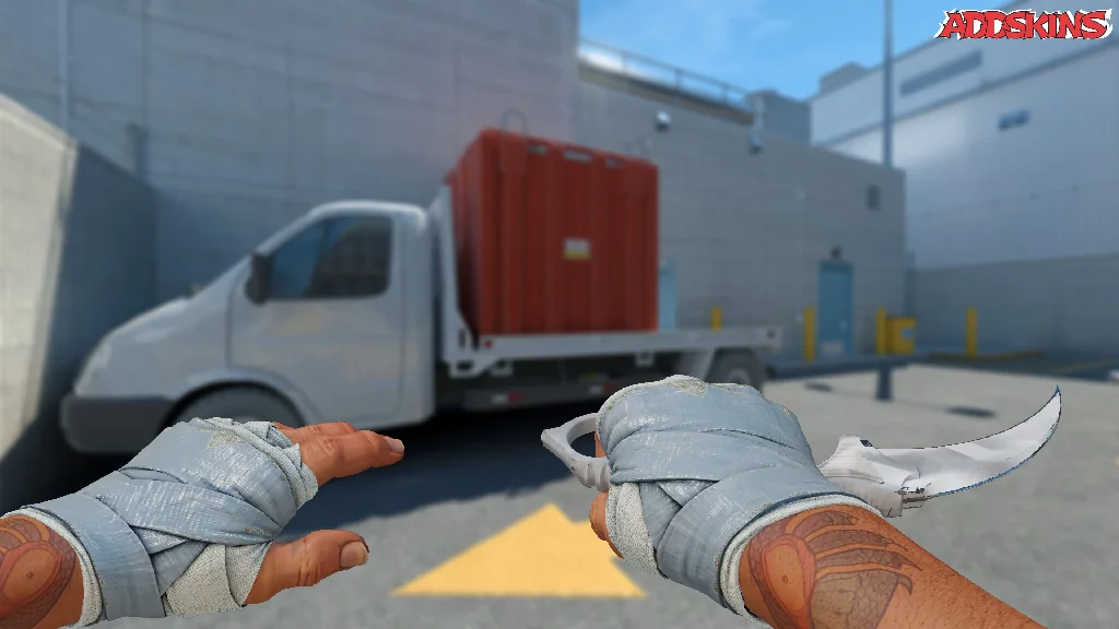 ★ Karambit | Urban Masked holding
