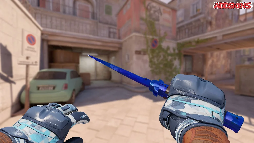 ★ Stiletto Knife | Doppler Sapphire holding
