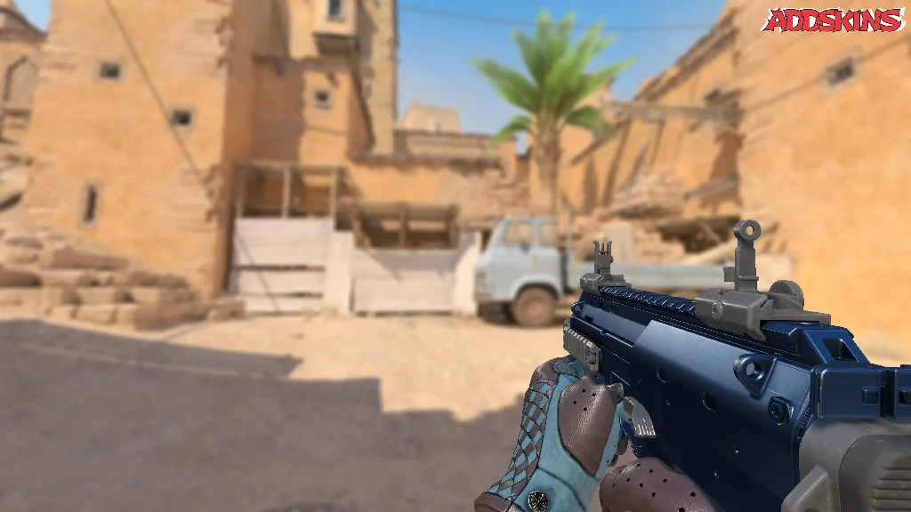 MP7 | Anodized Navy holding