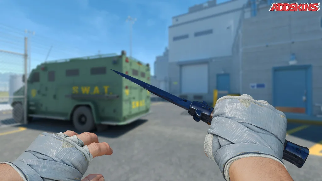 ★ Stiletto Knife | Blue Steel holding