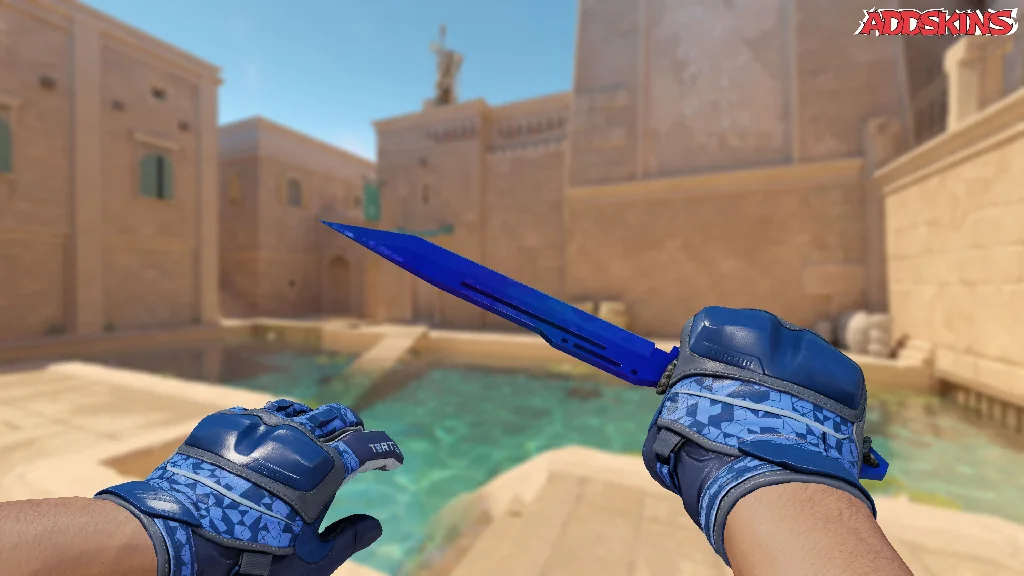 ★ Paracord Knife | Doppler Sapphire holding