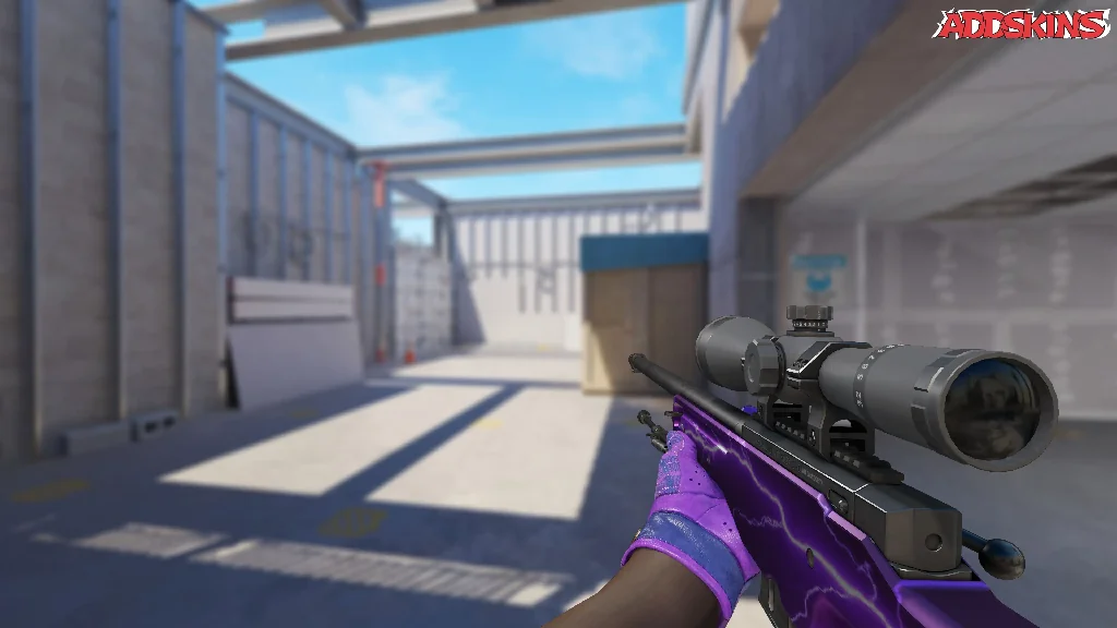 AWP | Lightning Strike holding