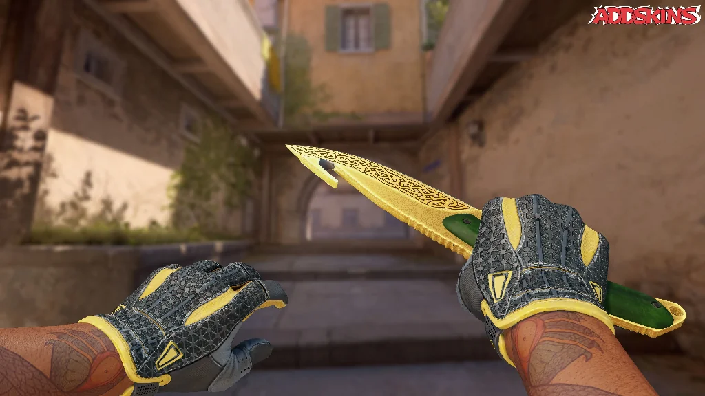 ★ Gut Knife | Lore holding