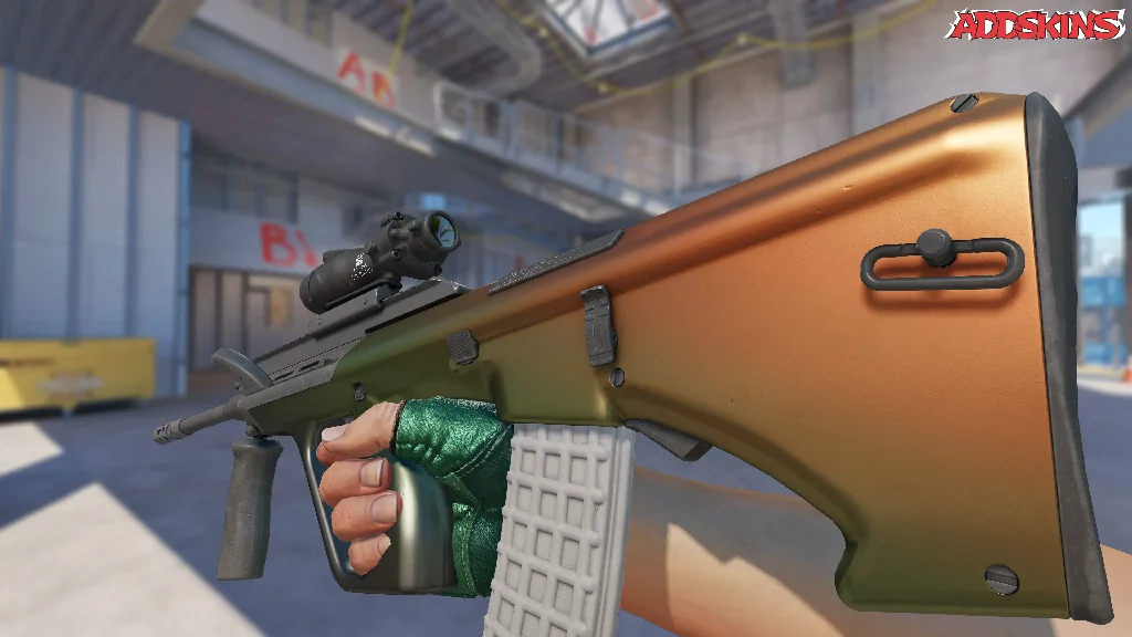 AUG | Amber Fade inspecting