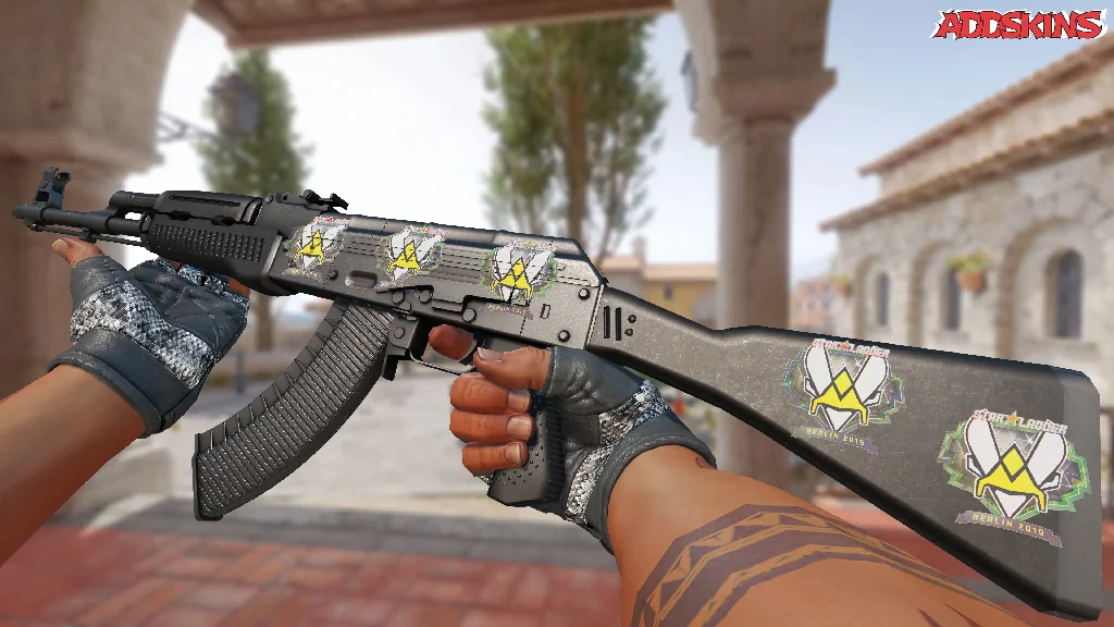 Sticker | Vitality (Holo) | Berlin 2019 inspecting