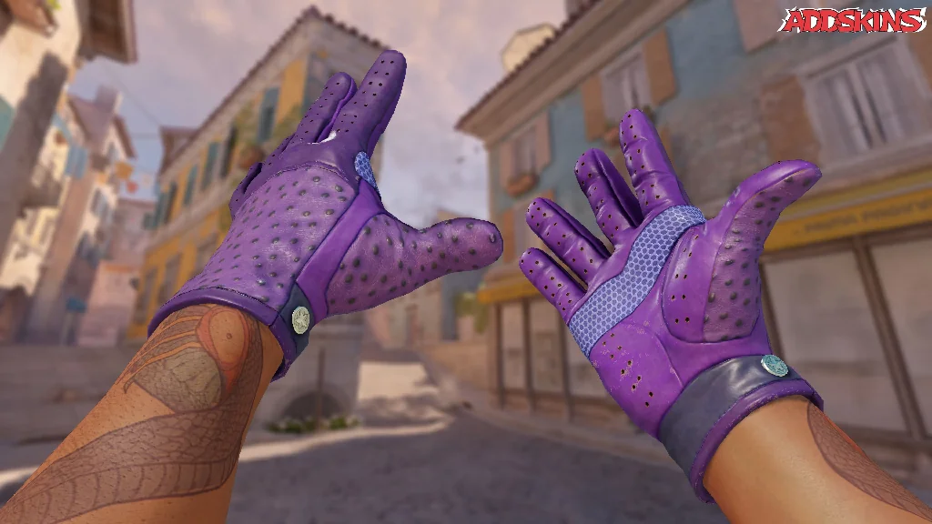 ★ Driver Gloves | Plum Quill inspecting