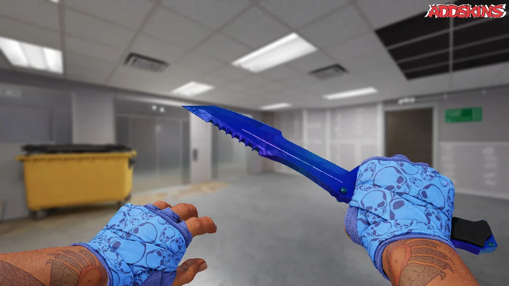 ★ Huntsman Knife | Doppler Sapphire holding