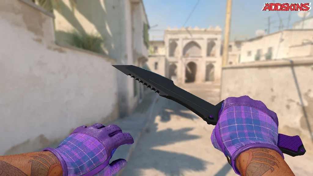 ★ Huntsman Knife | Ultraviolet holding
