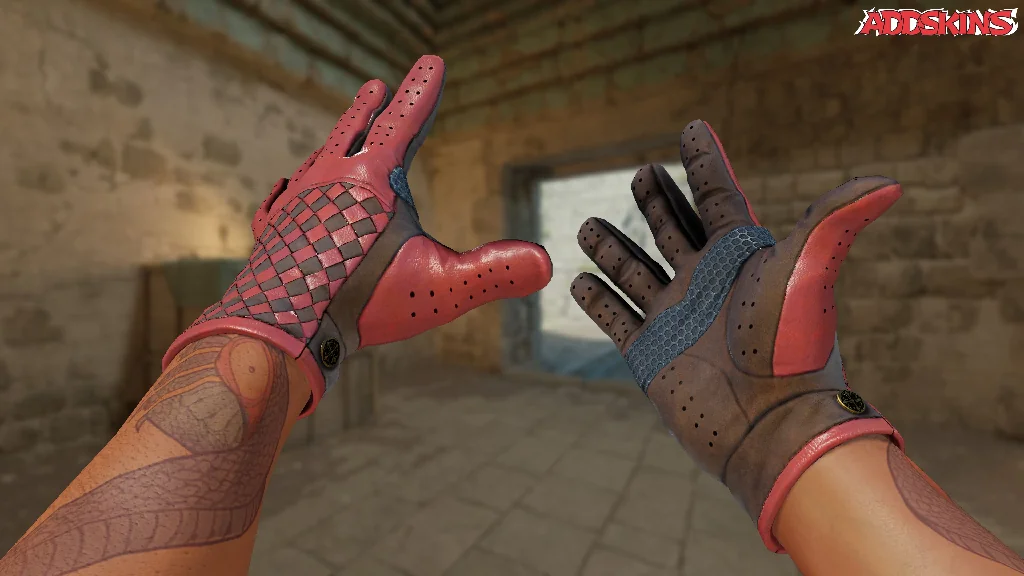 ★ Driver Gloves | Crimson Weave inspecting