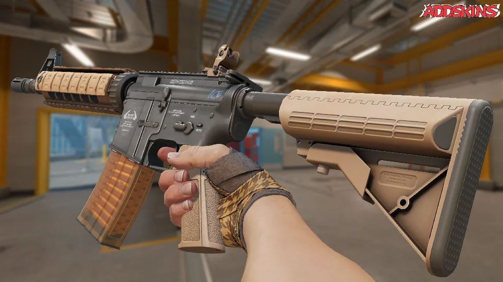 M4A4 | Poly Mag inspecting