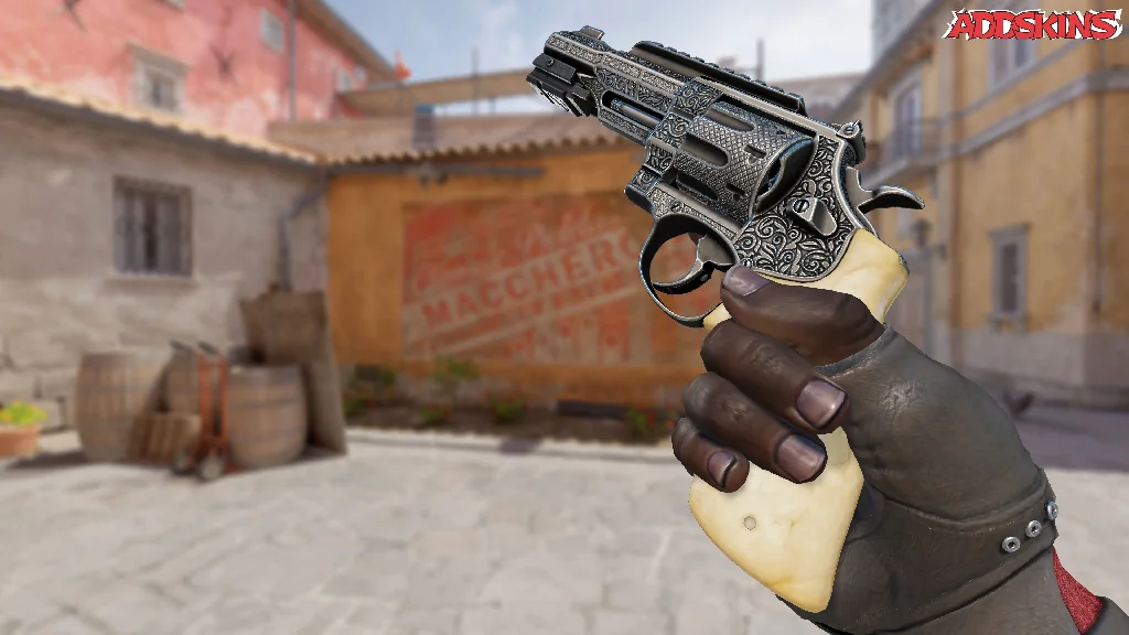 R8 Revolver | Memento inspecting