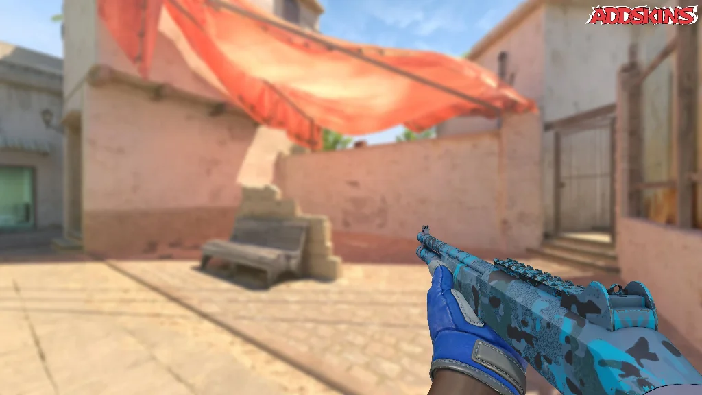 XM1014 | VariCamo Blue holding