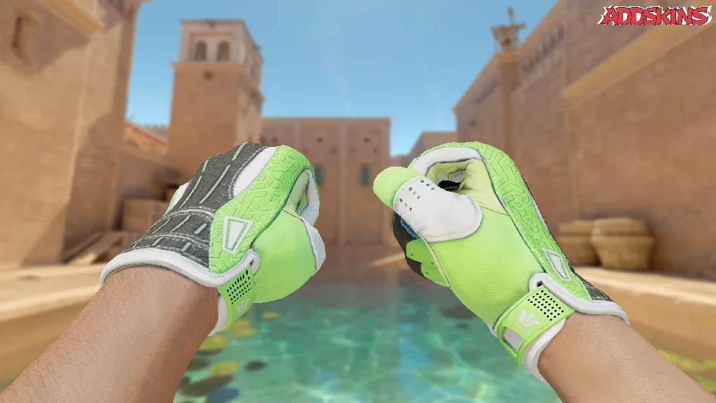 ★ Sport Gloves | Hedge Maze holding