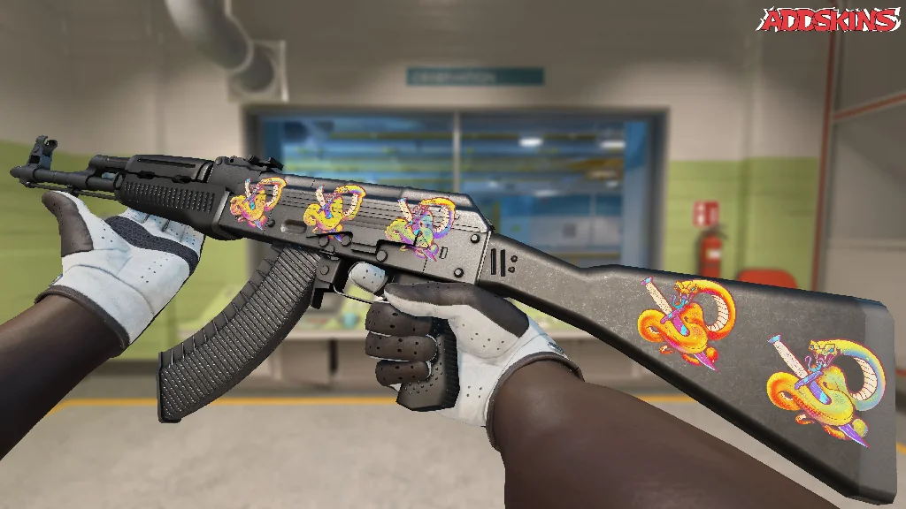 Sticker | Coiled Strike (Holo) inspecting