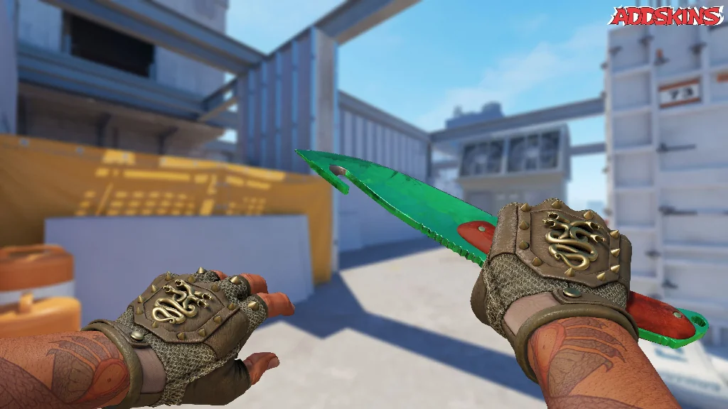 ★ Gut Knife | Gamma Doppler Emerald holding