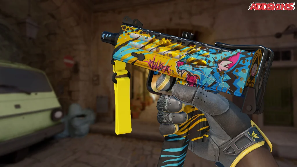 MAC-10 | Stalker inspecting