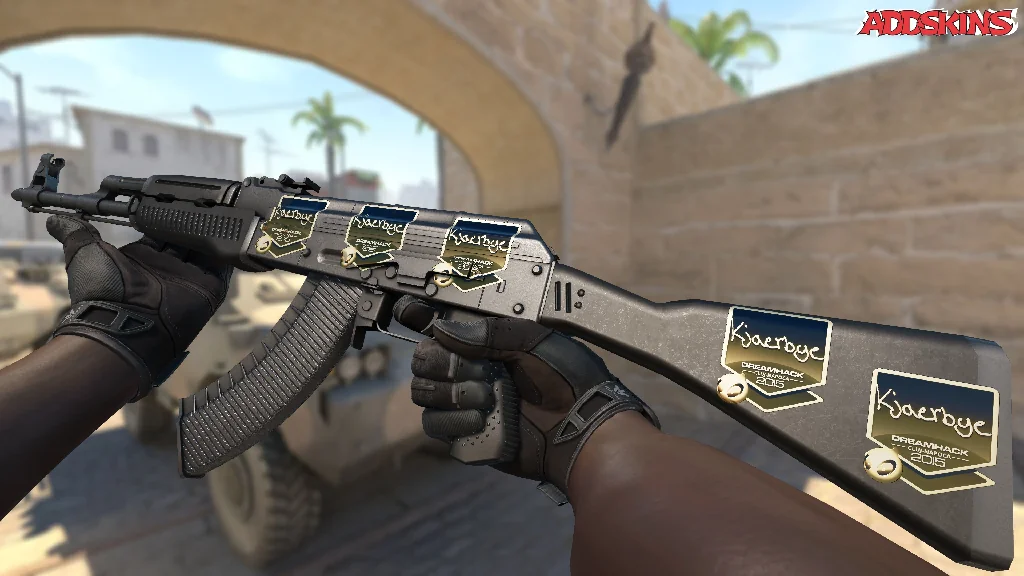 Sticker | Kjaerbye (Gold) | Cluj-Napoca 2015 inspecting