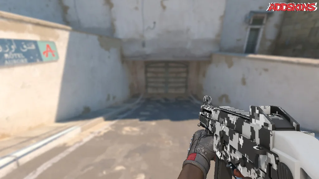 UMP-45 | Urban DDPAT holding