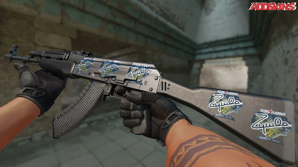 Sticker | ZywOo (Foil) | Berlin 2019 inspecting