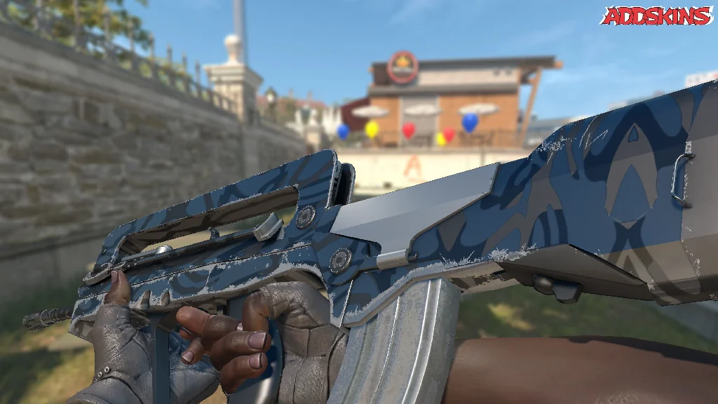 FAMAS | Dark Water inspecting