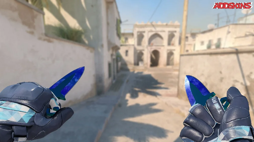 ★ Shadow Daggers | Doppler Sapphire holding