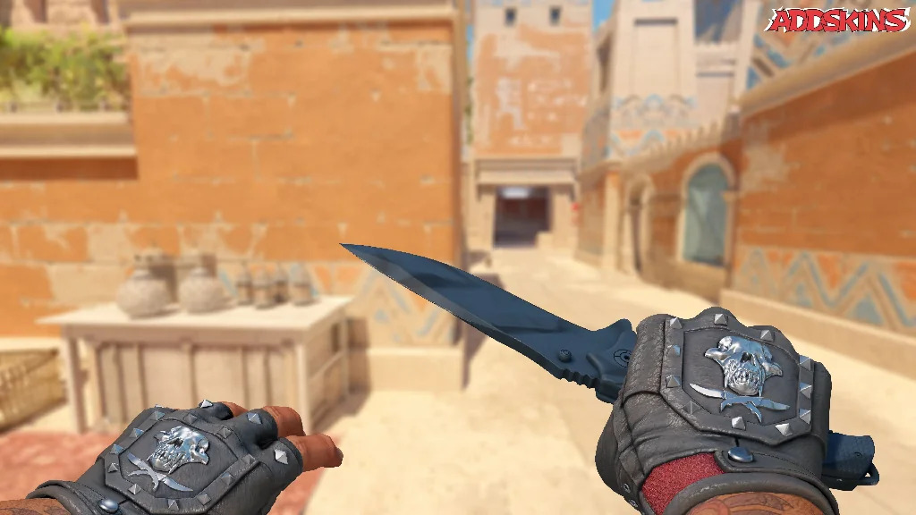 ★ Nomad Knife | Night Stripe holding
