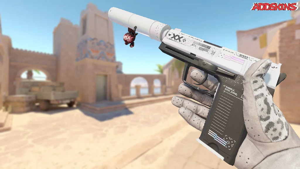 Charm | Bomb Tag inspecting