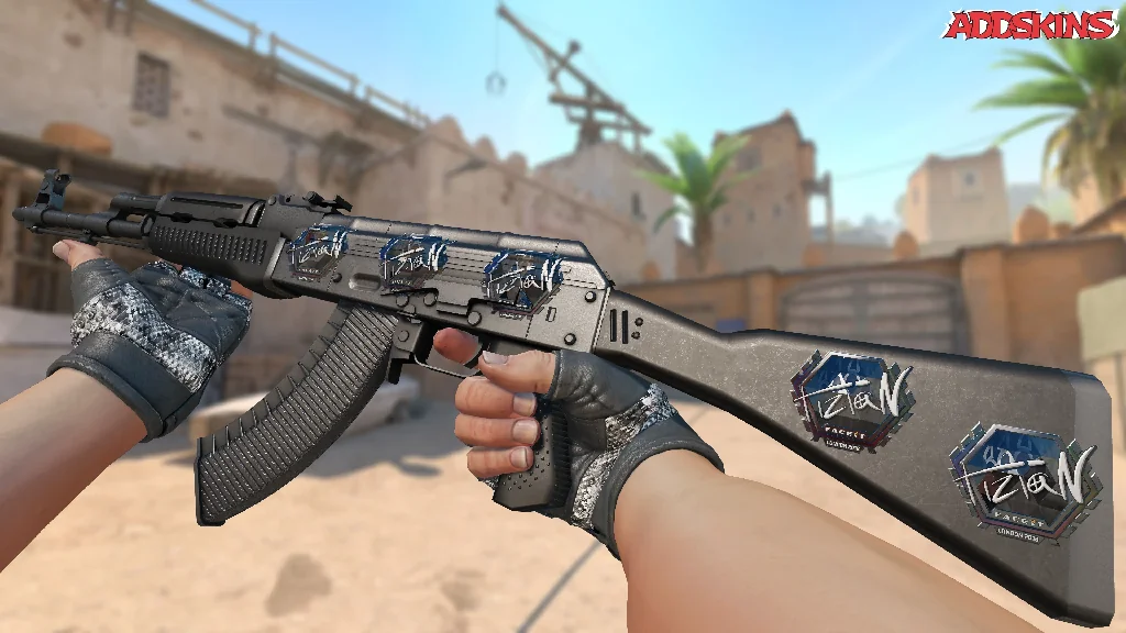 Sticker | tiziaN (Foil) | London 2018 inspecting