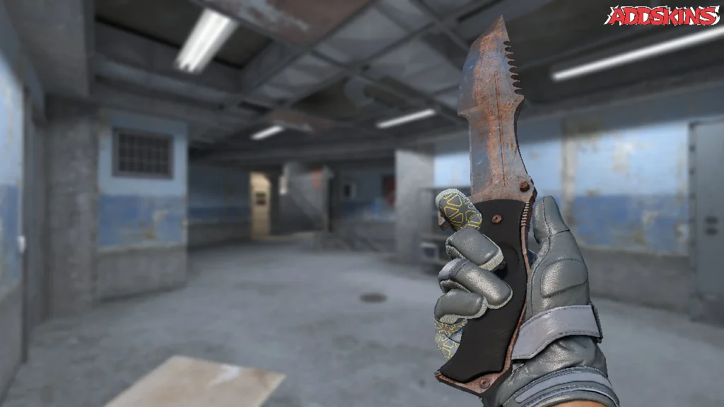 ★ Huntsman Knife | Rust Coat inspecting