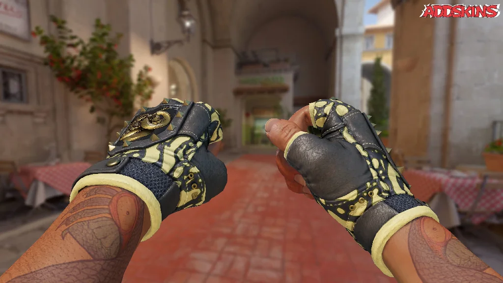 ★ Broken Fang Gloves | Yellow-banded holding