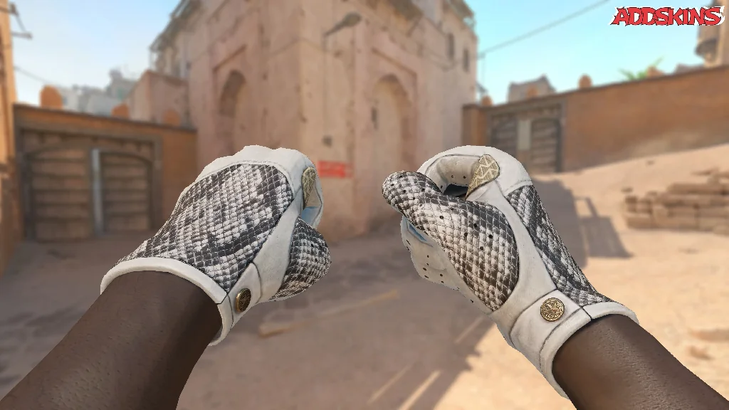 ★ Driver Gloves | King Snake holding