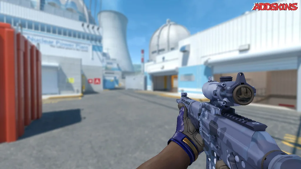 SG 553 | Night Camo holding