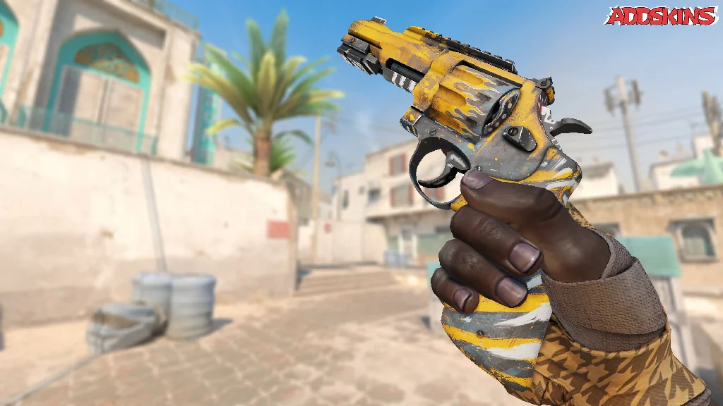 R8 Revolver | Skull Crusher inspecting