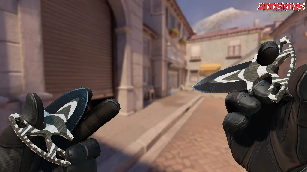 ★ Shadow Daggers | Black Laminate inspecting