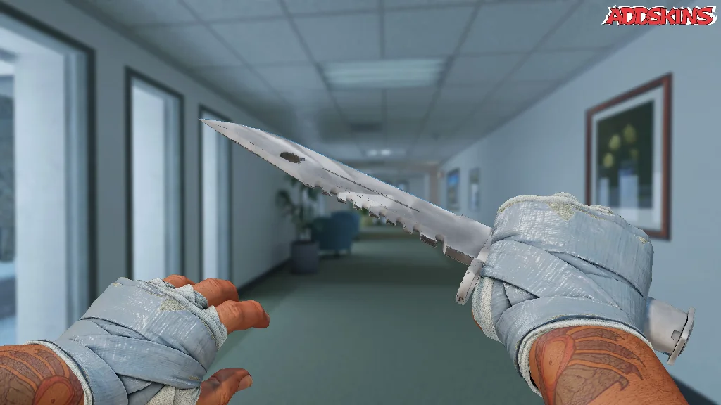 ★ M9 Bayonet | Urban Masked holding