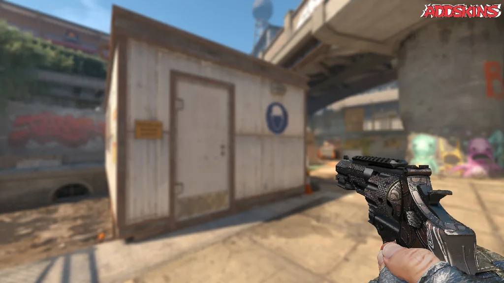 R8 Revolver | Bone Forged holding