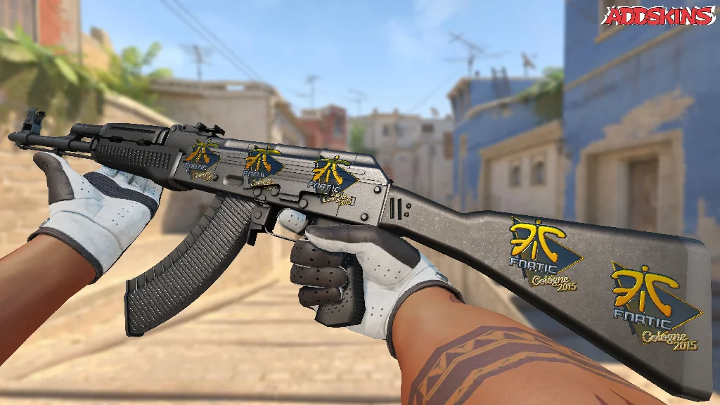 Sticker | Fnatic (Foil) | Cologne 2015 inspecting