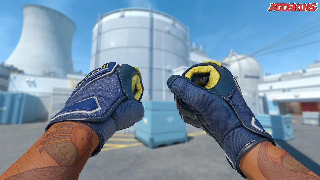 ★ Specialist Gloves | Field Agent holding